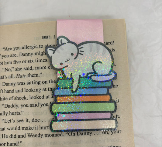 Cat & Books Bookmark (Magnetic)