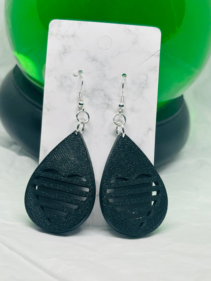 Teardrop Heart Earrings (Black)